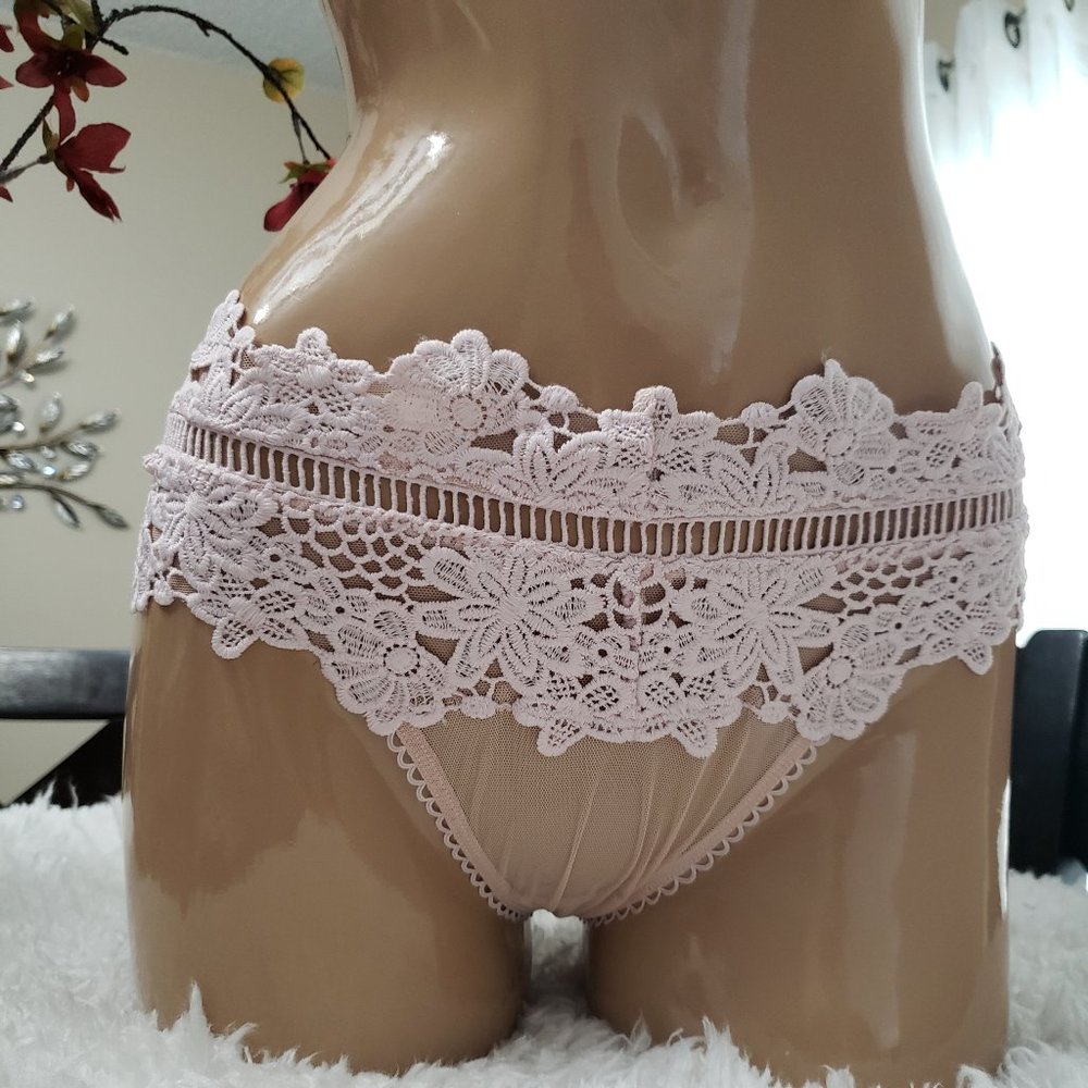 Victoria's Secret embroidered thong NWT
